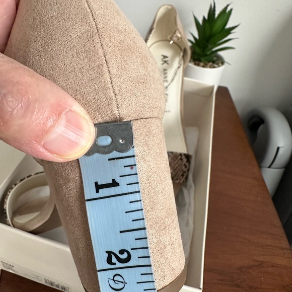 Anne klein sued sandals with snake print front . 2.5” heel - Picture 4 of 6